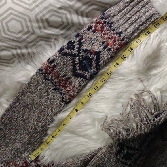 kaisely cardigan knit sweater Aztec pattern on gray wool blend - Picture 8 of 11